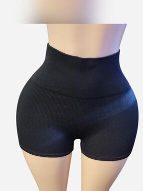 Colsie High-Waist Seamless Ribbed Black Shorts